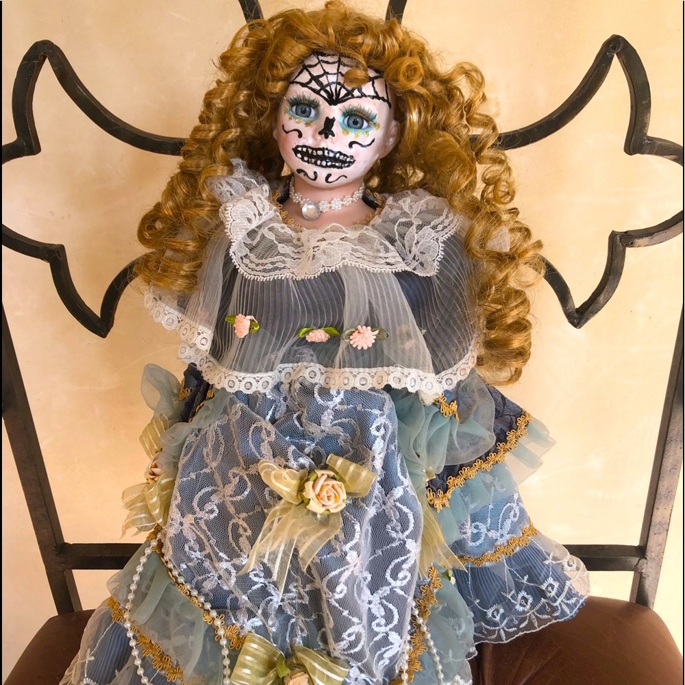 HALLOWEEN “DIA DE LOS MUERTOS” Hand Painted Doll